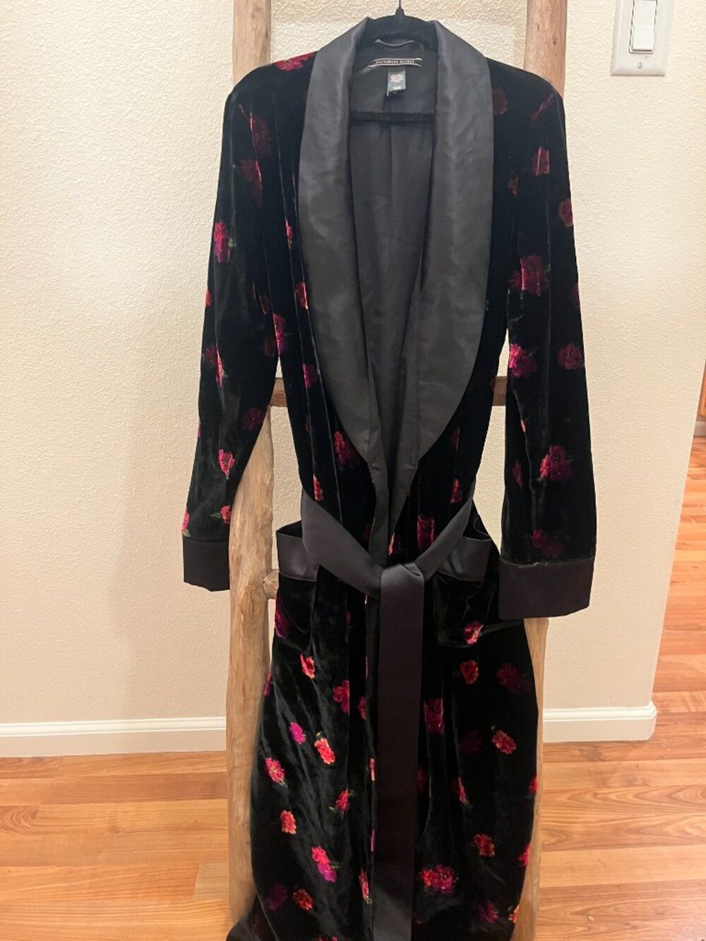 Victoria’s Secret Black Floral Velvet Long Robe Satin Trim Belted Size S